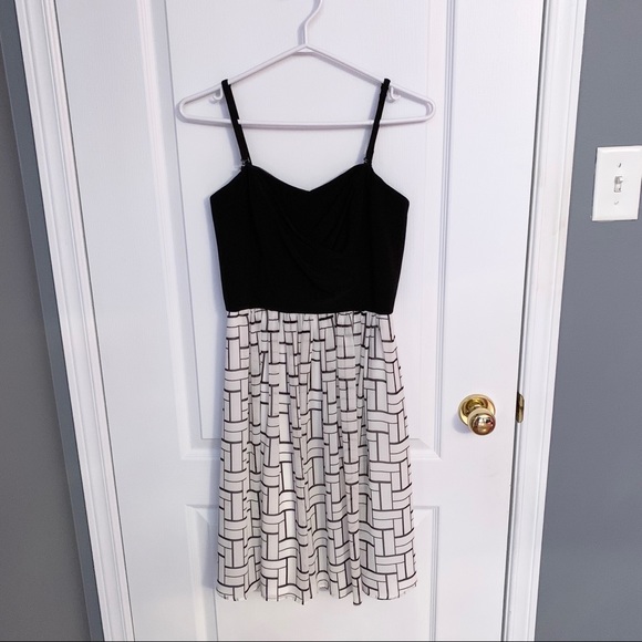 LE CHÂTEAU | Black and White Strapless Dress - Picture 3 of 8